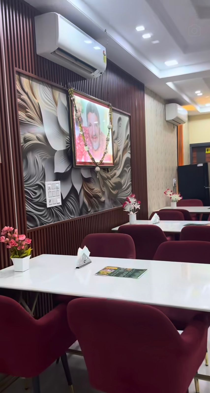 Hotel Amrindra restaurant seating